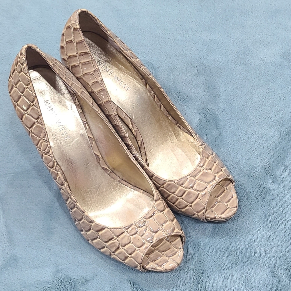 Nine West Tan Heels Snakeskin Texture